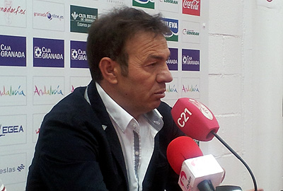 Abel Resino, durante la rueda de prensa previa al partido. (GRJ)
