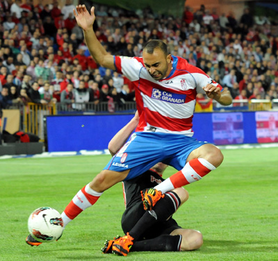 Carlos Martins en una acción del encuentro ante el Bilbao (BALDOMERO)