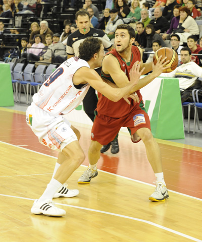 Manu Rodríguez en el duelo de la primera vuelta frente al Iruña Navarra