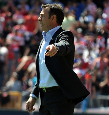 Abel Resino, dando instrucciones durante el partido. (BALDOMERO)