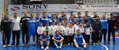 Foto de familia junto a los alumnos de Dúrcal