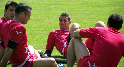 Álex Geijo, con varios compañeros, durante el entrenamiento. (GRJ)