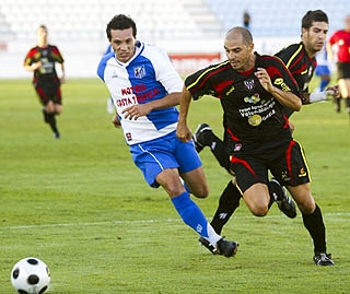 El Motril quiere asaltar el liderato del Estepona (JESÚS HURTADO)