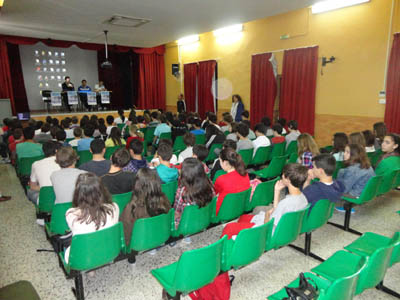 Los alumnos disfrutaron con los jugadores del Oxipharma