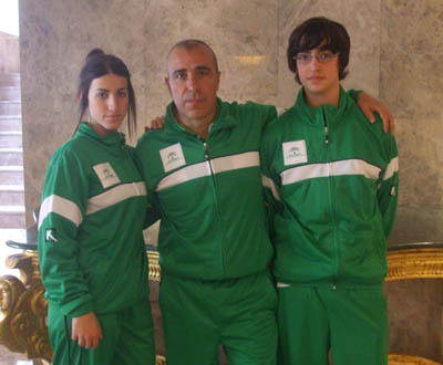 Laura Ramírez y Esteban cuesta, junto a su entrenador