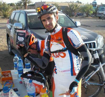 José Alberto Benítez durante una parada técnica