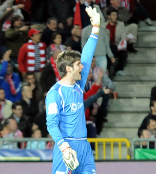 Gran partido el cuajado por el arquero brasileño ante el Real Madrid (BALDOMERO)