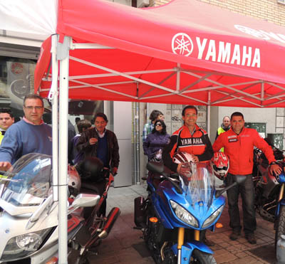 Puertas y Granados con las motos Yamaha