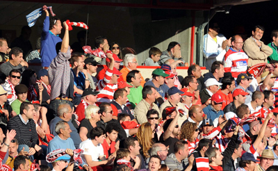 La afición muestra todo su apoyo a la plantilla