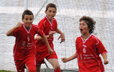 Los jugadores granadinos celebran un gol ante Córdoba (GRJ)