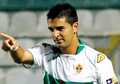 Ángel, jugador del Elche CF, en la órbita rojiblanca 