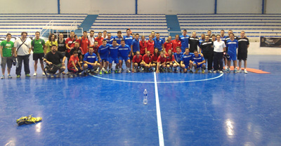 Los participantes de las jornadas posan junto a los jugadores oxigenistas