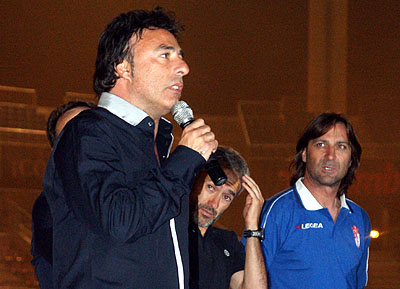 Quique Pina sigue sin aclarar su futuro (VELASCO)