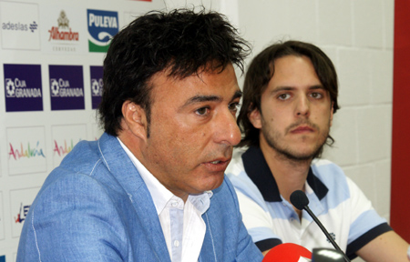 Pina durante la rueda de prensa donde ha confirmado su continuidad (VELASCO)