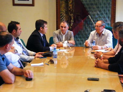 Una de las reuniones en el Ayuntamiento de Guadix