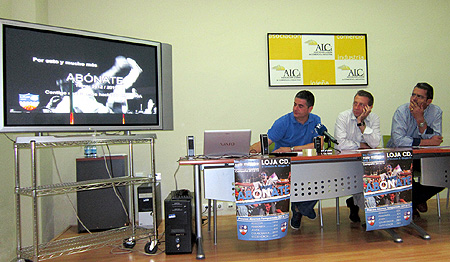 Un momento de la presentación de la campaña de abonos (CASTILLO)