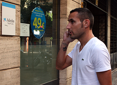 Juanma Ortiz a su llegada a la clÃ­nica Adeslas (LÃZARO)