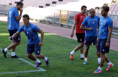 Los jugadores del Granada CF se ejercitaron en Los Cármenes (LUIS JAVIER QUESADA)
