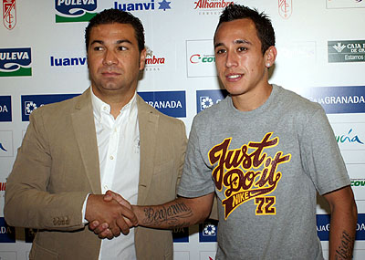 Orellana posa junto a Cordero ante los medios (JOSÉ VELASCO)