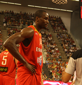 Ibaka ya visitó Granada en la gira del Europeo