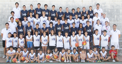 Los participantes del MaRaCa Campus junto a los entrenadores