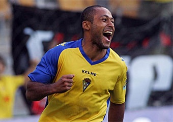 Ikechi probará suerte en el fútbol inglés