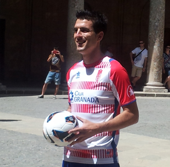 Lucena durante la presentación de las nuevas camisetas del Granada