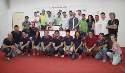 Foto de familia de los integrantes de la `plantilla´ muldimedia del Granada