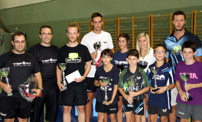 Instantánea de los premiados en el trofeo (GRJ)