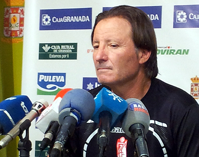 Anquela, técnico rojiblanco, durante la rueda de prensa (GRJ)