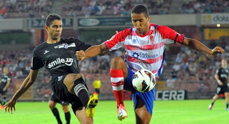 El Arabi, en el partido de presentación ante el Vitoria Gimarais. (BALDOMERO)
