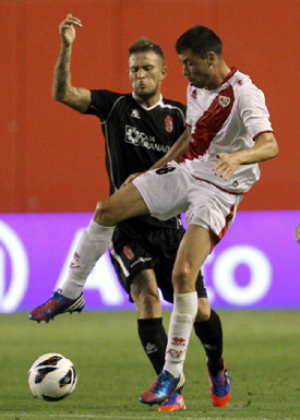 Flores en un lance del partido frente al Rayo Vallecano