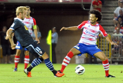 Iriney en una acción del encuentro ante el Sevilla FC (J. M. BALDOMERO)