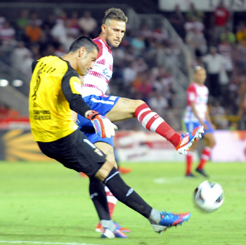 Floro Flores quiere marcar en el Bernabéu (BALDOMERO)