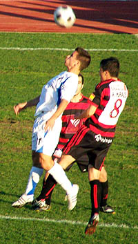 Ángel Morales en una acción ante el Marbella (GRJ)