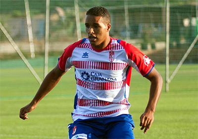 El Arabi, en un partido con el Granada CF