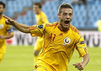 Gabriel Torje, jugador del Granada CF, con la camiseta de Rumanía