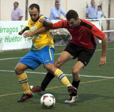 Tres puntos valiosos para el Huétor Tájar (PUNTOPENALTI.COM)