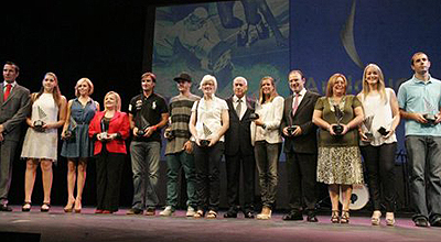 Javier Jiménez, vicepresidente del Granada CF, recogió el trofeo