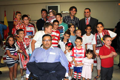 Pina y Mainz posan junto a los peñistas de Alhendín  