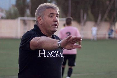 Maquiles dando instrucciones desde la banda (PUNTOPENALTI.COM)