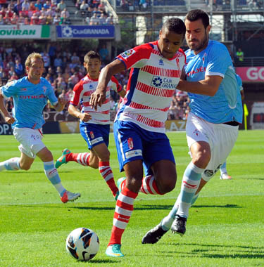 El Arabi en una acción en el partido ante el Celta de Vigo (BALDOMERO)