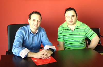 David Navarro y Martín durante la firma del convenio