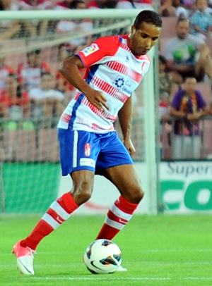 El Arabi abrió su cuenta goleadora como jugador del Granada (BALDOMERO)