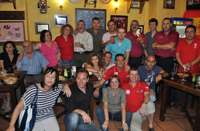 Los Trotanoches reunidos en su sede 