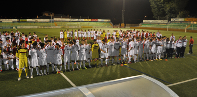 Los diferentes equipos del Guadix sobre el césped del estadio accitano