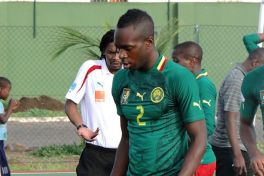 Allan Nyom con la camiseta de Camerún