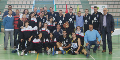 Francisco Rodríguez junto a los campeones del Torneo