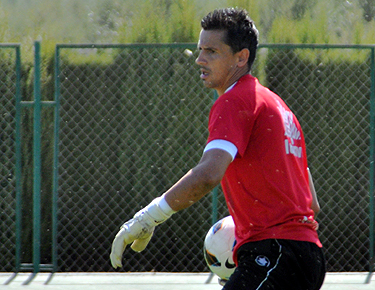 Roberto volvió a la titularidad en el partido de Copa