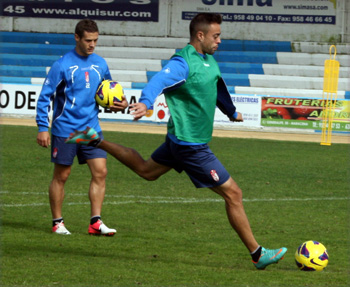 Benítez y Torje ensayan penaltis en Maracena 
